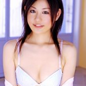 祝！デビュー初セックスは美少女のような27歳が登場！結合部丸見え背面騎乗、ハードな突上げピスに気持ちイイと絶叫イキ！騎乗位で腰をグリグリ、突上げピスでまたイク。奥までズブズブ正常位でハードに突かれまくって絶叫連発！気持ちイイセックスしてます…